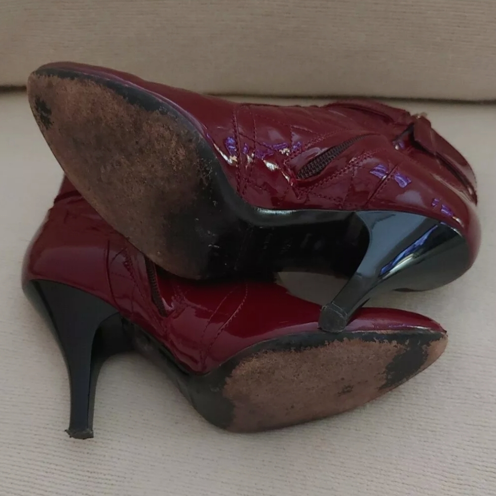 Burberry Quilted Patent Leather Ankle Boots Gold Buckle Maroon 35 1/2 5.5 $900+ - Picture 9 of 9
